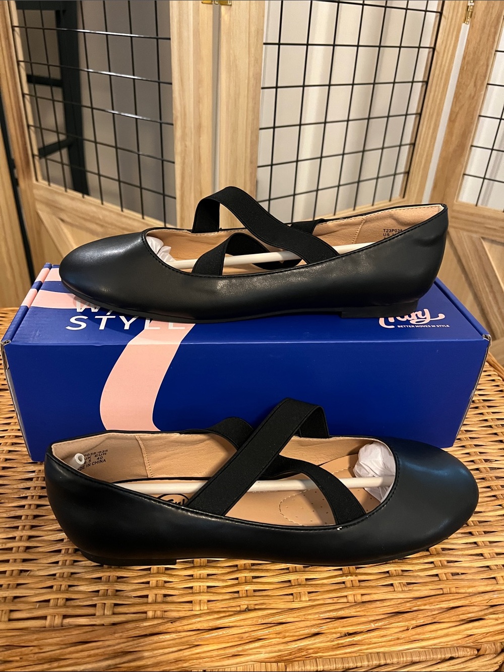 NWT! Trary Black Crisscross Ballet Flats
